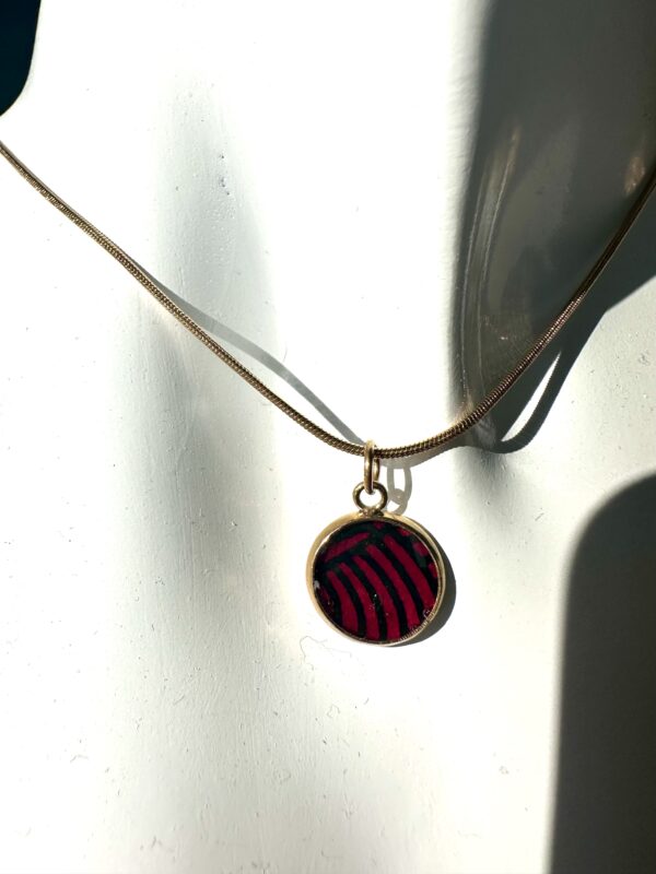 Collier chaîne fine acier et médaillon