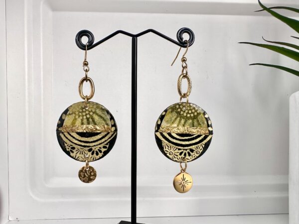Boucles d'oreilles originales, zéro déchet, noires et dorées en papier népalais