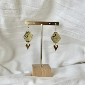 Boucle d'oreilles coeur noires et dorées