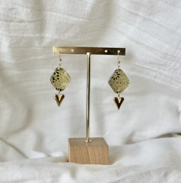 Boucle d'oreilles coeur noires et dorées