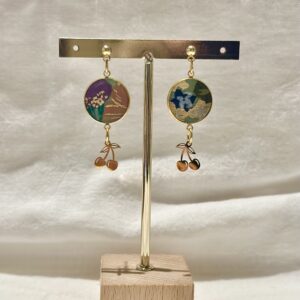 Boucles d'oreilles cerises et  papier de coton.