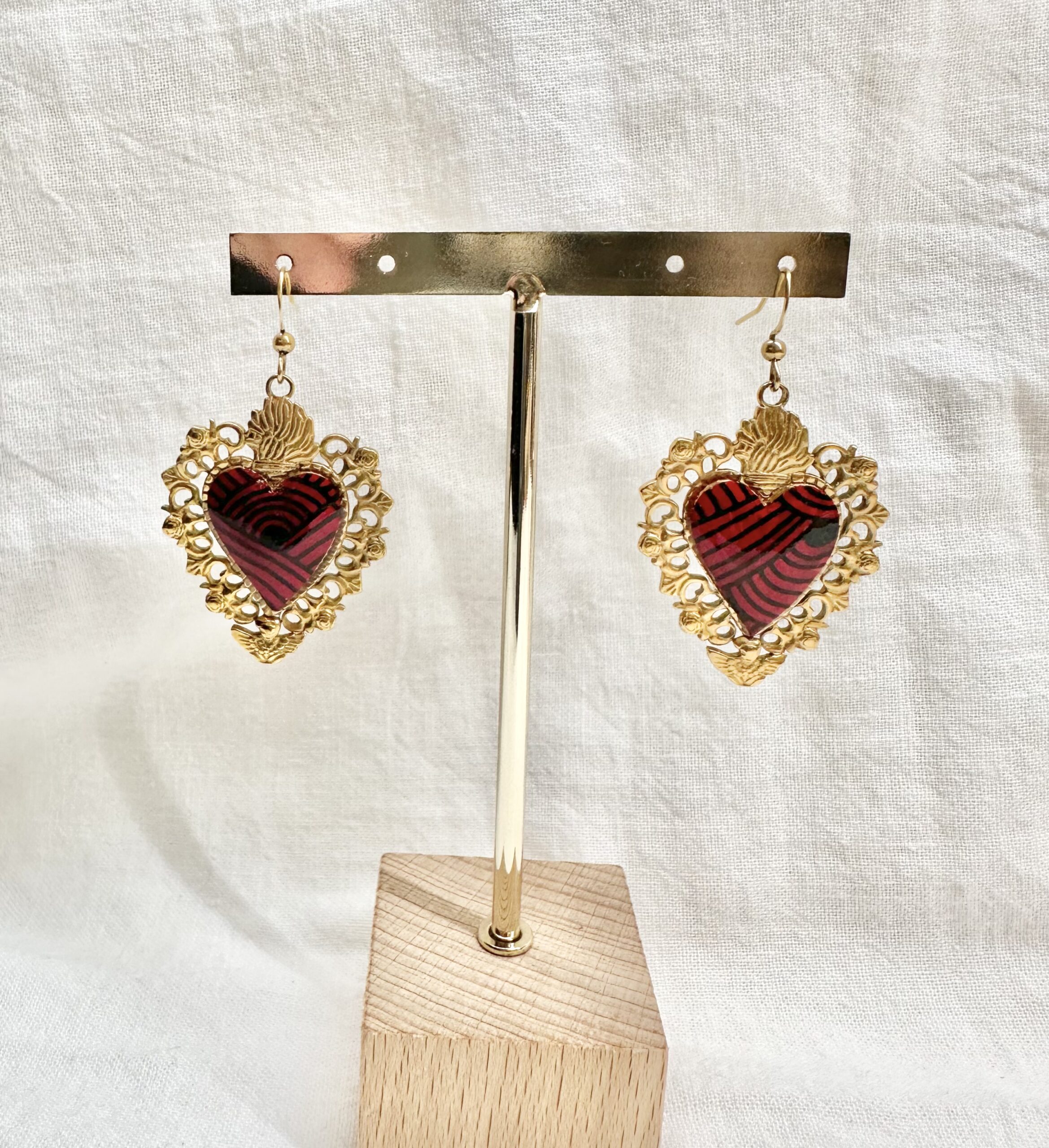 Boucles d'oreilles Baroques rouges.