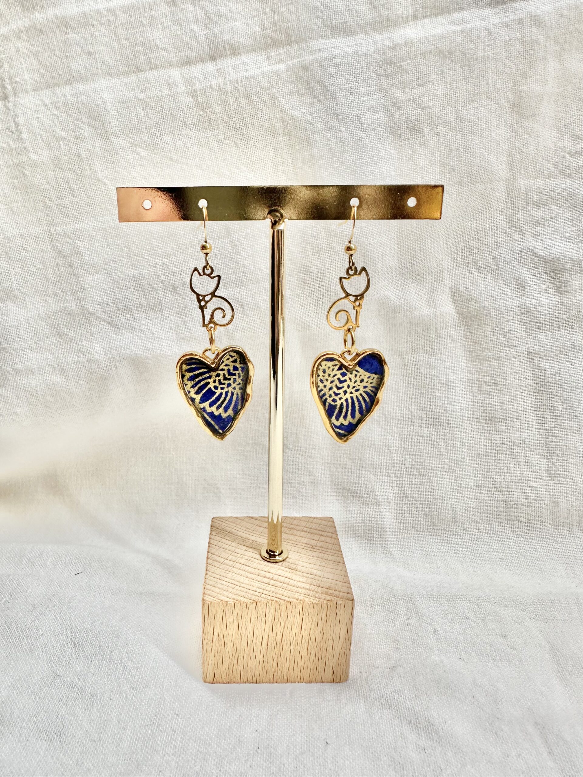 Boucles d'oreilles coeur Vintage Bleues et dorées.