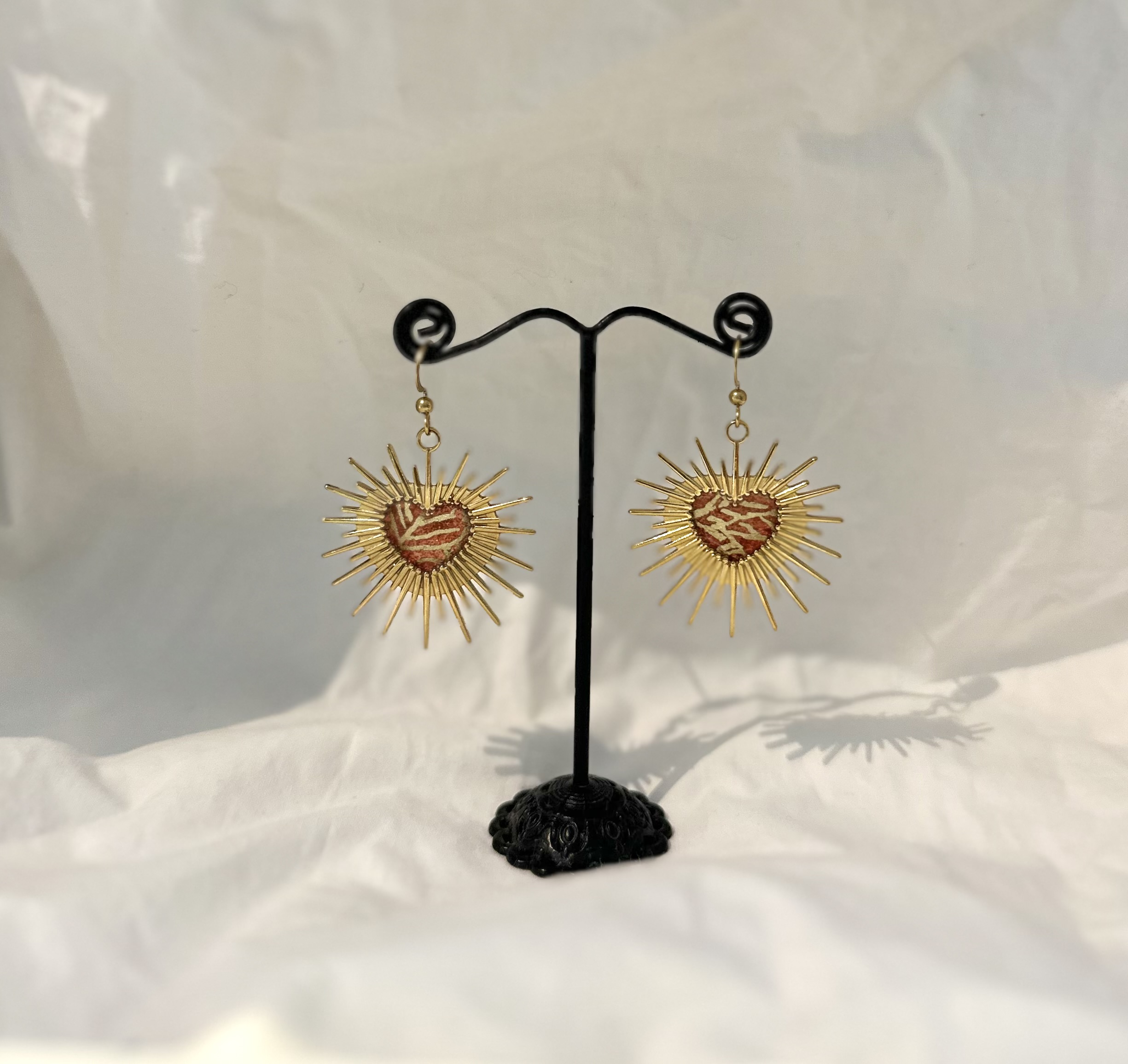 Booucles d'oreilles coeur Soleil roses et dorées