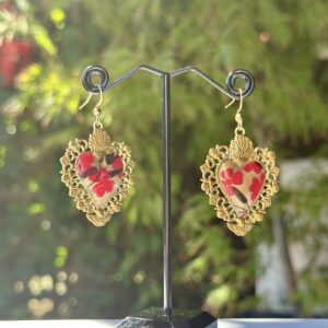 Boucles d'oreilles dorées baroque coeur rose