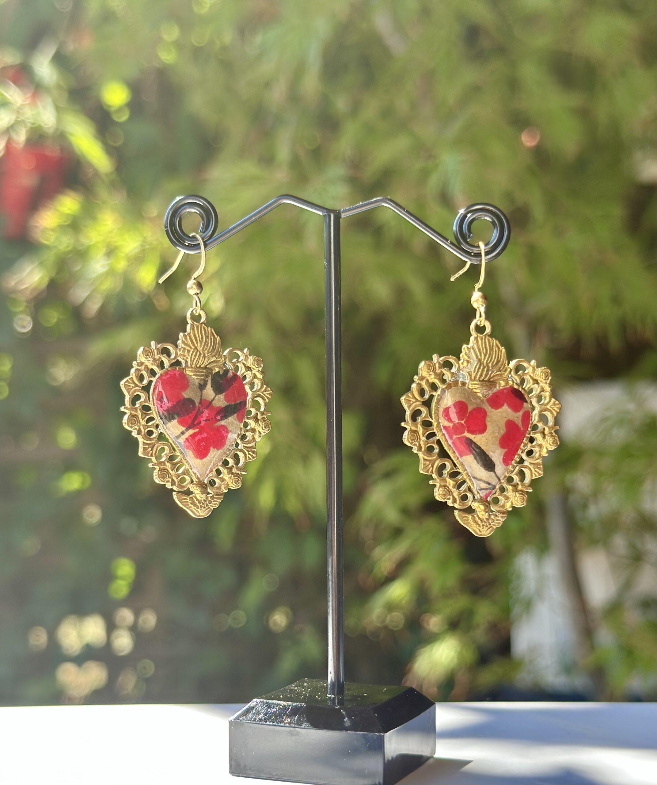 Boucles d'oreilles dorées baroque coeur rose