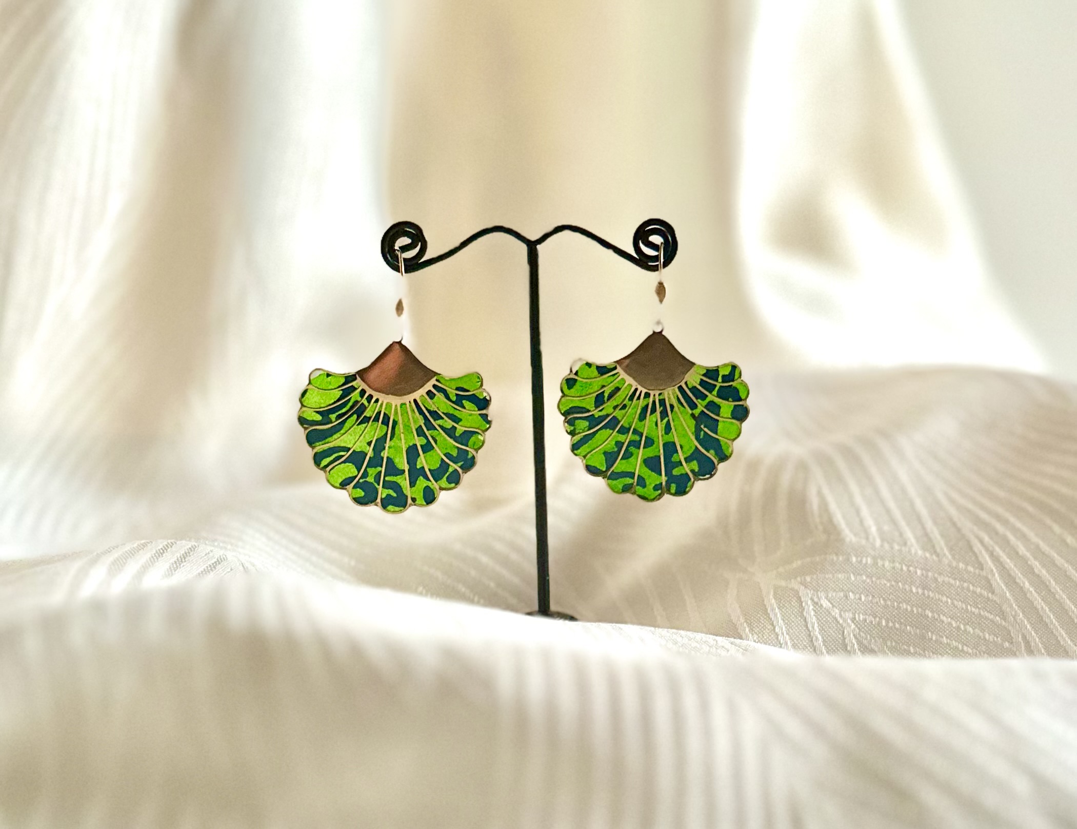 Boucles d'oreilles Feuilles bleues vertes et dorées