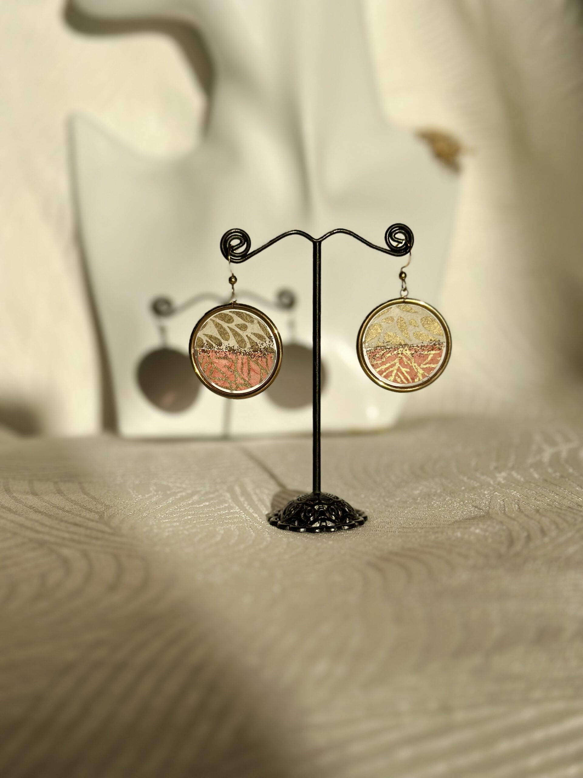 Boucles d'oreilles Rondes roses et dorées à paillettes