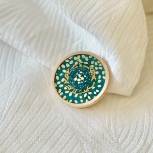 Broche Bois "bleu turquoise"