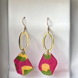 Boucles d’oreilles en papier Népalais résiné – Magenta, Jaune & Kaki | Acier inoxydable doré