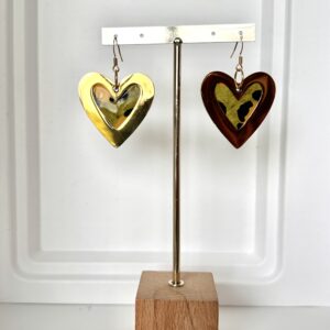 Boucles d'oreilles en acier "coeur" en papier népalais vert résiné