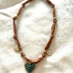 Collier tissu terracotta pendentif coeur acier inox et papier Lokta bleu à pois