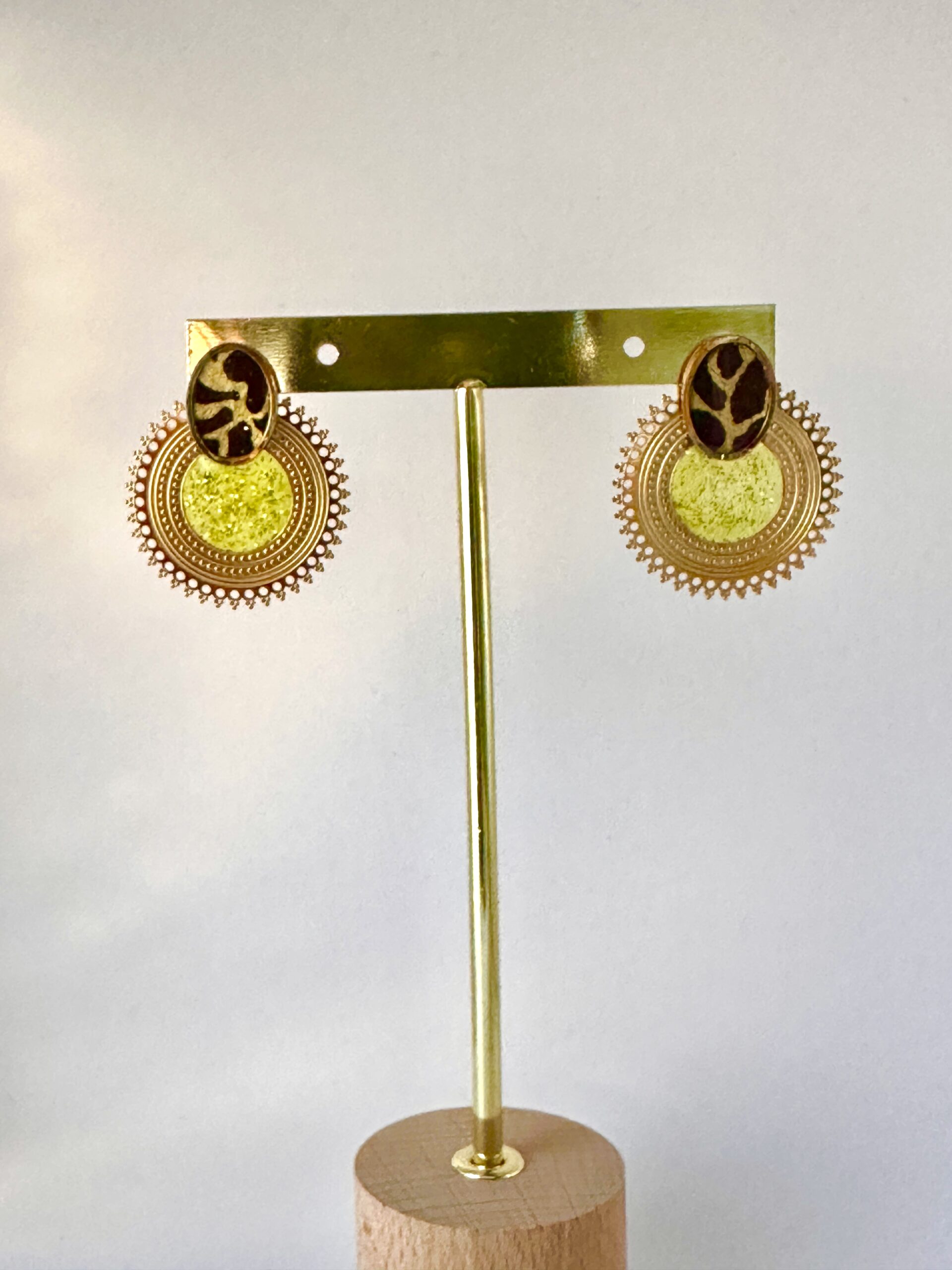 Boucles d’oreilles pendantes ronde dorées Safari Vert Pailleté et papier Népalais
