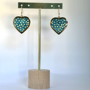 Boucles d'oreilles coeur Azur. Acier inoxydabl doré et papaier Népalais