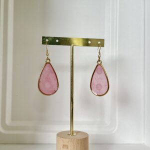 Boucles d'oreilles "goutte" papier népalais  rose et acier doré.