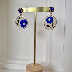Boucles d’oreilles rondes en papier népalais résiné  Fleur Bleue