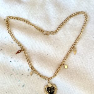 Collier maille forçat pendentif cœur doré et breloques  Cœur Solaire